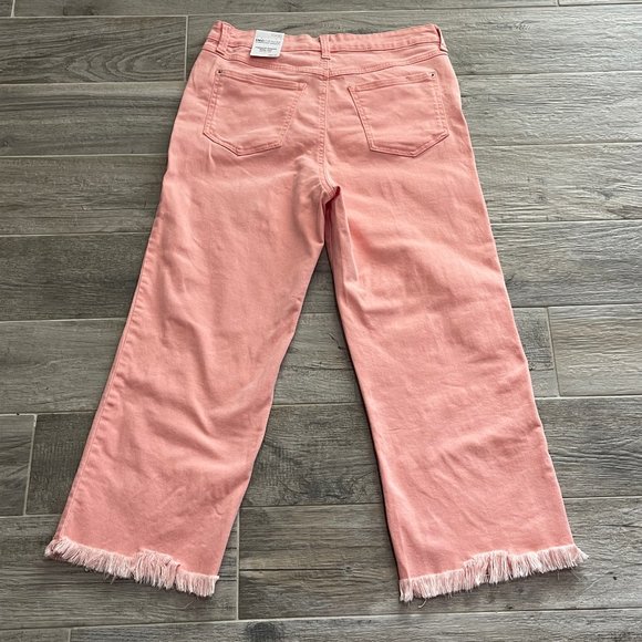 INC pink crop jeans with frayed hem - Picture 4 of 8
